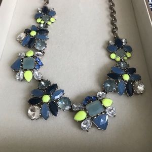 Stella & Dot Summer crystal statement necklace